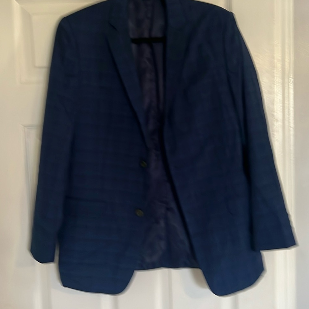 Tommy Hilfiger boy’s size 18 sport jacket. Subtle blue plaid. Worn once